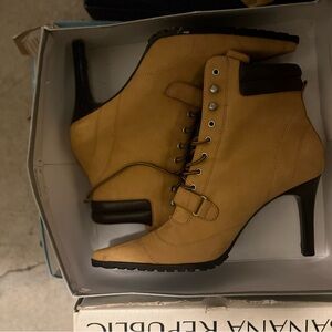 Nine West boots size 9